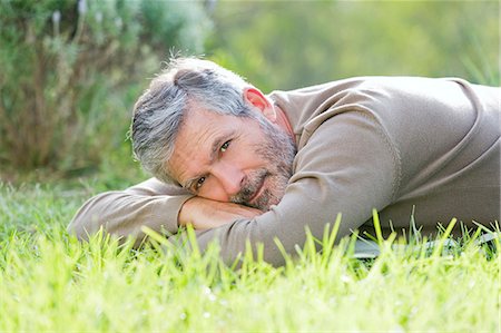Mature man laying on the grass Photographie de stock - Rights-Managed, Code: 877-07460415