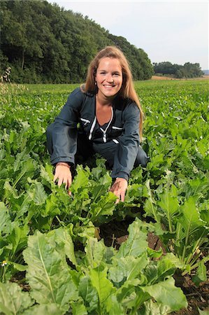 pas-de-calais - France, young woman farmer posing smiling. Foto de stock - Con derechos protegidos, Código: 877-07460432