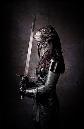 ritterrüstung - Profile of female knight Stockbilder - Lizenzpflichtiges, Bildnummer: 877-07460606