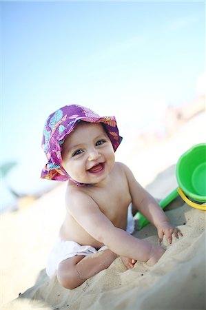 smiling babies alone - A little girl on the beach Stock Photo - Rights-Managed, Code: 877-07460637