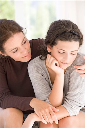 simsearch:877-07460430,k - Mother and daughter thinking and talking Foto de stock - Con derechos protegidos, Código: 877-08026445