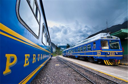 South America, Peru, Cuzco region, Urubamba Province, Inca sacred valley, the Perurail train traveling from Ollantaytambo to Aguas Calientes Photographie de stock - Rights-Managed, Code: 877-08026482