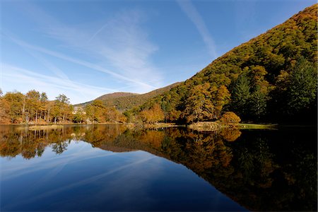 simsearch:877-08129080,k - France, Midi Pyrenees, Ariege, Couserans, pond of Bethmale, autumn, trees, reflection Fotografie stock - Rights-Managed, Codice: 877-08026569