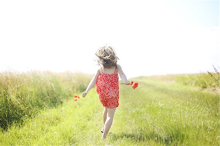 simsearch:877-08079214,k - A 7 years girl running with poppies in the hand, on a country lane Photographie de stock - Rights-Managed, Code: 877-08026619