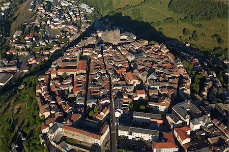 France, Cantal (15), Saint Flour Uptown and St. Peter's Cathedral (aerial photo) Photographie de stock - Rights-Managed, Code: 877-08031203