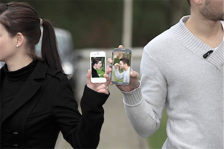 France, couple and smartphone connexion. Photographie de stock - Rights-Managed, Code: 877-08078986