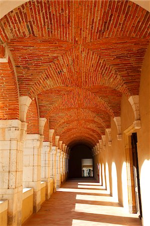 France, Aquitaine Landes (40), Saint Sever, abbatial church  (Unesco world heritage) the cloister Foto de stock - Con derechos protegidos, Código: 877-08078981