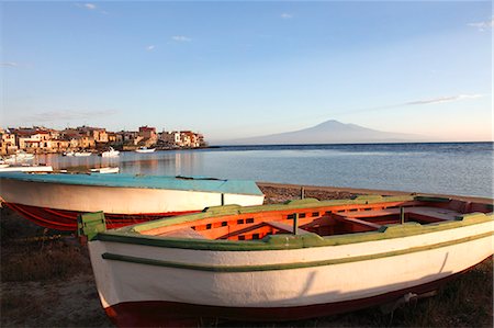 Italy, Sicily, province of Siracusa, Brucoli, Etna volcano in the background Photographie de stock - Rights-Managed, Code: 877-08079071