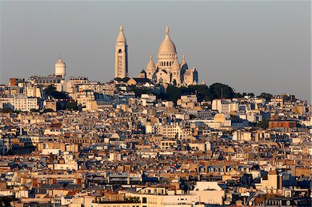 Paris city. Montmartre. The Basilica of the Sacred Heart of Paris. Paris. France. Foto de stock - Con derechos protegidos, Código: 877-08127943