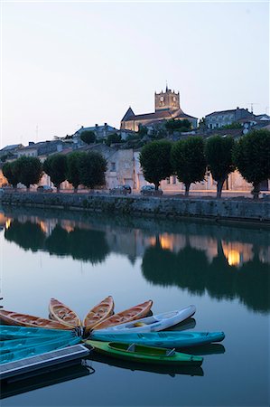 simsearch:6108-08841774,k - France, Charente-Maritime, Saint-Savinien, dusk, canoe rental Photographie de stock - Rights-Managed, Code: 877-08128169