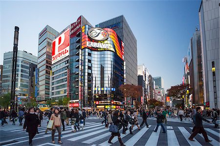 simsearch:877-08128375,k - Japan, Tokyo City,Ginza District, Harumi Dori crossing Photographie de stock - Rights-Managed, Code: 877-08128374