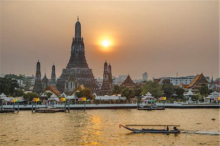 Thailand, Bangkok City, Wat Arun at sunset Foto de stock - Con derechos protegidos, Código: 877-08128413