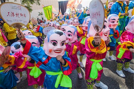 simsearch:877-08128746,k - China,Hong Kong,Annual New Years Day Festival Parade,Children Dressed in Happy Buddha Masks Stock Photo - Rights-Managed, Code: 877-08128768