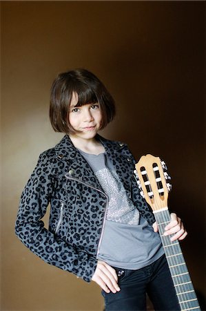 rock face - Little girl with a guitar Foto de stock - Con derechos protegidos, Código: 877-08128825