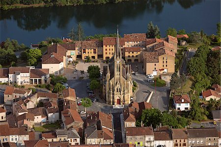 France, Lot-et-Garonne (47), Fumel is located in the Lot Valley, (aerial view) Foto de stock - Con derechos protegidos, Código: 877-08128913