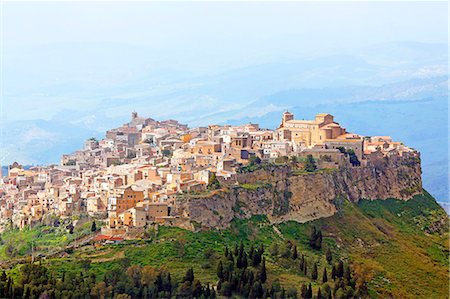 simsearch:877-08129011,k - Italy. Sicily. City view from Enna Calascibetta. Foto de stock - Con derechos protegidos, Código: 877-08129012