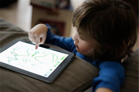 draw - A little boy plays with a tablet Stock Photo - Rights-Managed, Code: 877-08129051
