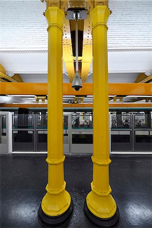 simsearch:877-08129214,k - Europe, France, Paris, vertical view of the station Gare de Lyon Metro and two yellow metal columns Fotografie stock - Rights-Managed, Codice: 877-08129215