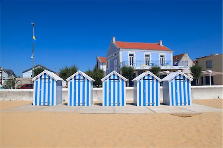 simsearch:877-08128150,k - France, Châtellaillon-Plage. Beach huts. Fotografie stock - Rights-Managed, Codice: 877-08129349