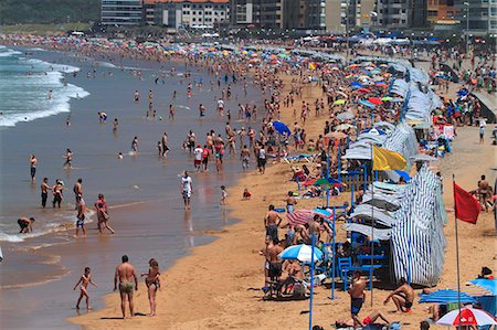 simsearch:6108-08636858,k - Spain, Zarautz. Beach huts on the beach. Stock Photo - Rights-Managed, Code: 877-08129351