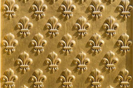 simsearch:877-08129415,k - France. Paris 7th district. Invalides. Flowers of lily decorating the door of the Church Saint Louis des Invalides. Stock Photo - Rights-Managed, Code: 877-08129412