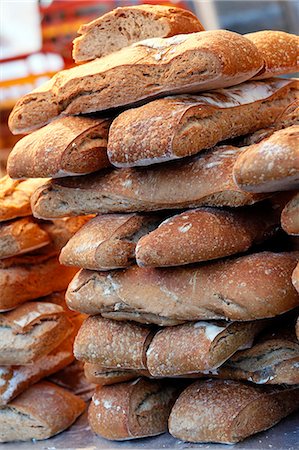 seine et marne - France,Seine et Marne. Fontenay Trésigny. Craft market. Close up of rustic breads. Photographie de stock - Rights-Managed, Code: 877-08129453