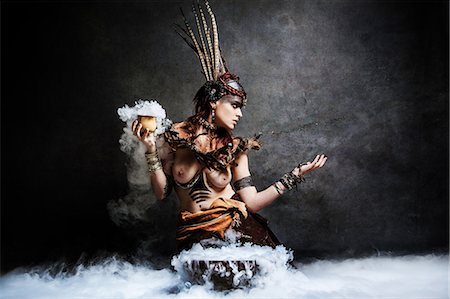 Tribal Woman: Invocation Photographie de stock - Rights-Managed, Code: 877-08129464