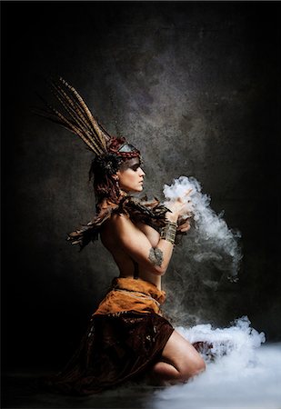 Tribal Woman: Invocation Photographie de stock - Rights-Managed, Code: 877-08129461