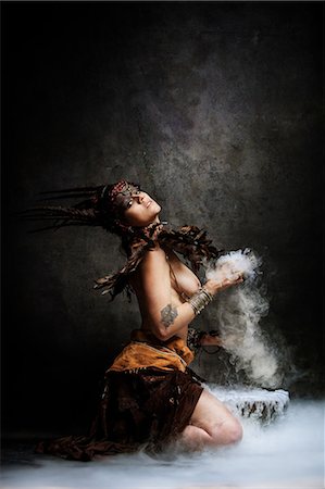 sorcière - Tribal Woman: Invocation Photographie de stock - Rights-Managed, Code: 877-08129462