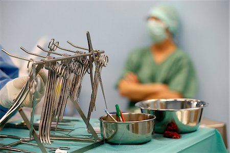 Brazzaville Hospital. Operating theater. Specialized medical assistant responsible for the equipment used in surgery. Congo. Photographie de stock - Rights-Managed, Code: 877-08129510