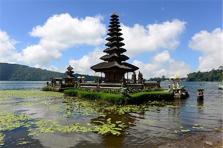 simsearch:877-08129016,k - Pura Ulun Danu temple Beratan Lake in Bali island, Indonesia, South East Asia Foto de stock - Con derechos protegidos, Código: 877-08129580