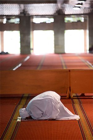 simsearch:877-08129539,k - Woman praying inside Istiqlal Mosque or Masjid Istiqlal , the biggest mosque of South East Asia ,in Jakarta, Java island, Indonesia, South East Asia Stock Photo - Rights-Managed, Code: 877-08129598