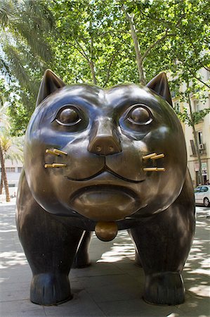 simsearch:877-08898536,k - Spain, Catalonia, Barcelona, Rambla del Raval, the Big Cat designed by sculptor Fernando Botero, May 2014. Foto de stock - Con derechos protegidos, Código: 877-08897797