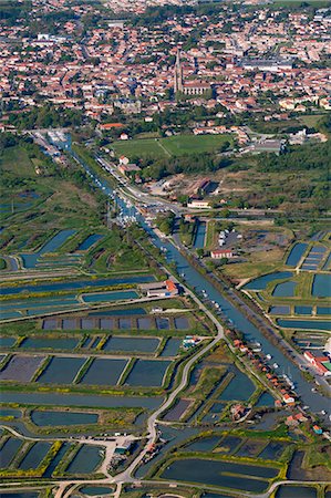 simsearch:877-08129071,k - France, Charente-Maritime (17), Marennes, fishing village, Marennes fairway Stock Photo - Rights-Managed, Code: 877-08897817