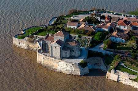 simsearch:877-08129071,k - France, Charente-Maritime (17), Talmont-sur-Gironde, aerial view of Saint-Radegonde church. Stock Photo - Rights-Managed, Code: 877-08897828