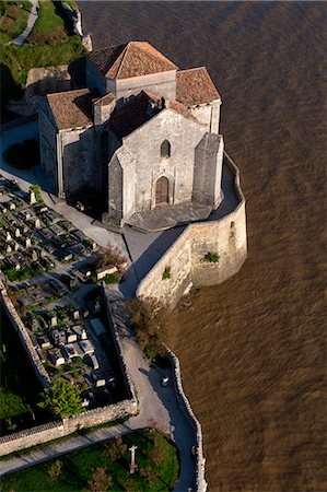 simsearch:877-08129071,k - France, Charente-Maritime (17), Talmont-sur-Gironde, aerial view of Saint-Radegonde church. Stock Photo - Rights-Managed, Code: 877-08897829