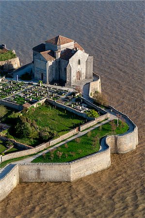 simsearch:877-08129071,k - France, Charente-Maritime (17), Talmont-sur-Gironde, aerial view of Saint-Radegonde church. Stock Photo - Rights-Managed, Code: 877-08897833