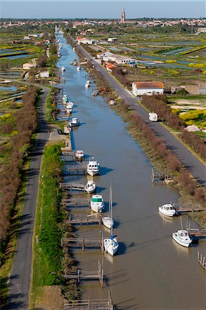 simsearch:877-08129071,k - France, Charente-Maritime (17), Marennes, fishing village, Marennes fairway Stock Photo - Rights-Managed, Code: 877-08897853