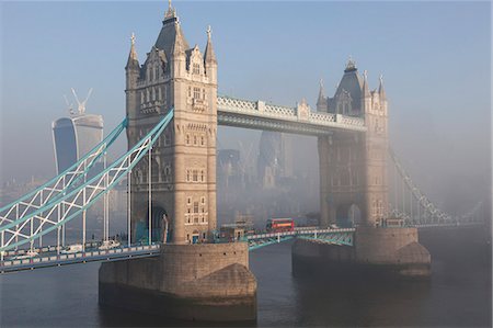England, London, Tower Bridge and Fog Foto de stock - Con derechos protegidos, Código: 877-08897994
