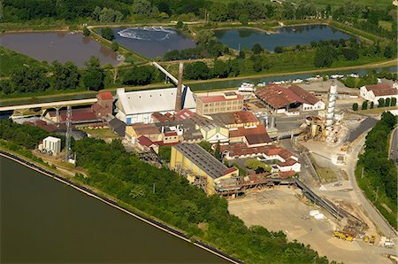 seine et marne - France, Seine et Marne, Souppes sur Loing, Aerial view of a sugar refinery Foto de stock - Direito Controlado, Número: 877-08898016