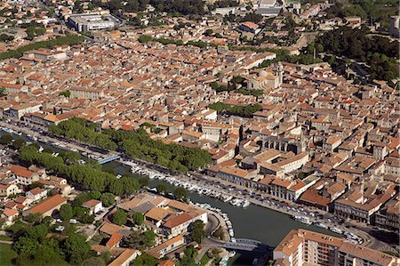 simsearch:877-08031210,k - France, Southern France, Gard, Beaucaire on the Rhone, the city is dominated by a castle, aerial view Stockbilder - Lizenzpflichtiges, Bildnummer: 877-08898059