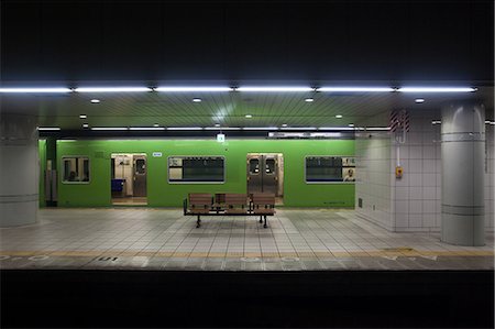 simsearch:877-08128375,k - Japan, Osaka, Empty metro station Photographie de stock - Rights-Managed, Code: 877-08898109