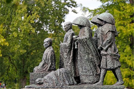pilgrimage - France, Paris. 12th district. Vincennes. Bois de Vincennes. Lake Daumesnil. Bois de Vincennes Pagoda. Sculpture depicting Zen pilgrims by Torao Yazaki Stock Photo - Rights-Managed, Code: 877-08898227