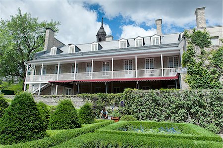 Canada. Province of Quebec. Montreal. Old town. Garden of Ramezay castle built in 1756. Today, History Museum Photographie de stock - Rights-Managed, Code: 877-08898290