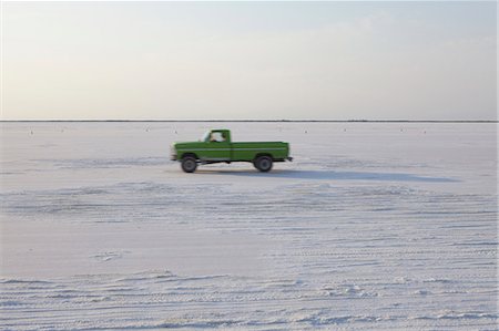 flach - Truck driving on Bonneville Salt Flats, during Speed Week, dusk Stockbilder - Lizenzpflichtiges, Bildnummer: 878-07442480