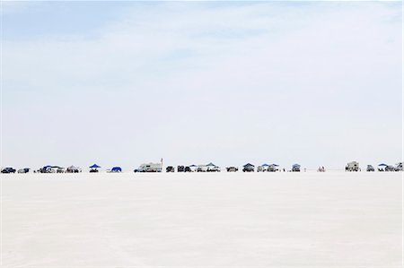 flat - Spectators lined up on Bonneville Salt Flats during Speed Week Stock Photo - Rights-Managed, Code: 878-07442482