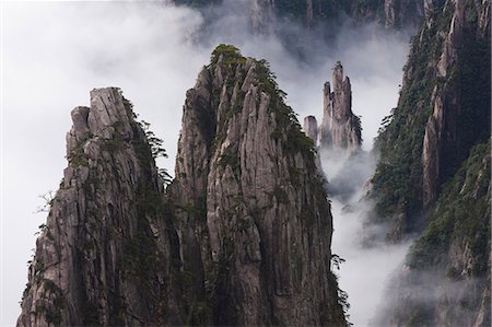 fels - Huang Shan, which means Yellow Mountain. Anhui Provice in China. Jagged rock towers. Stockbilder - Lizenzpflichtiges, Bildnummer: 878-07442700