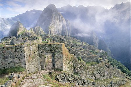 simsearch:878-07590732,k - Inca ruins, the sacred temple of the sun at Machu Picchu, Peru Foto de stock - Con derechos protegidos, Código: 878-07590663
