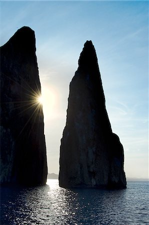 simsearch:878-07591138,k - Kicker Rock at sunrise, Galapagos Islands Photographie de stock - Rights-Managed, Code: 878-07590905
