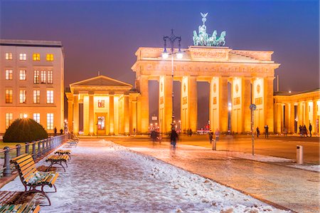 simsearch:400-07265211,k - Pariser Platz and Brandenburg Gate in Berlin city with snow, Land Berlin, Germany, Europe Foto de stock - Con derechos protegidos, Código: 879-09020616